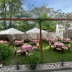 Alloggio in famiglia House Of Tourists Garden And