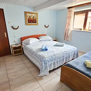 apartmani-mediteran.primorje-gorskikotar.com/